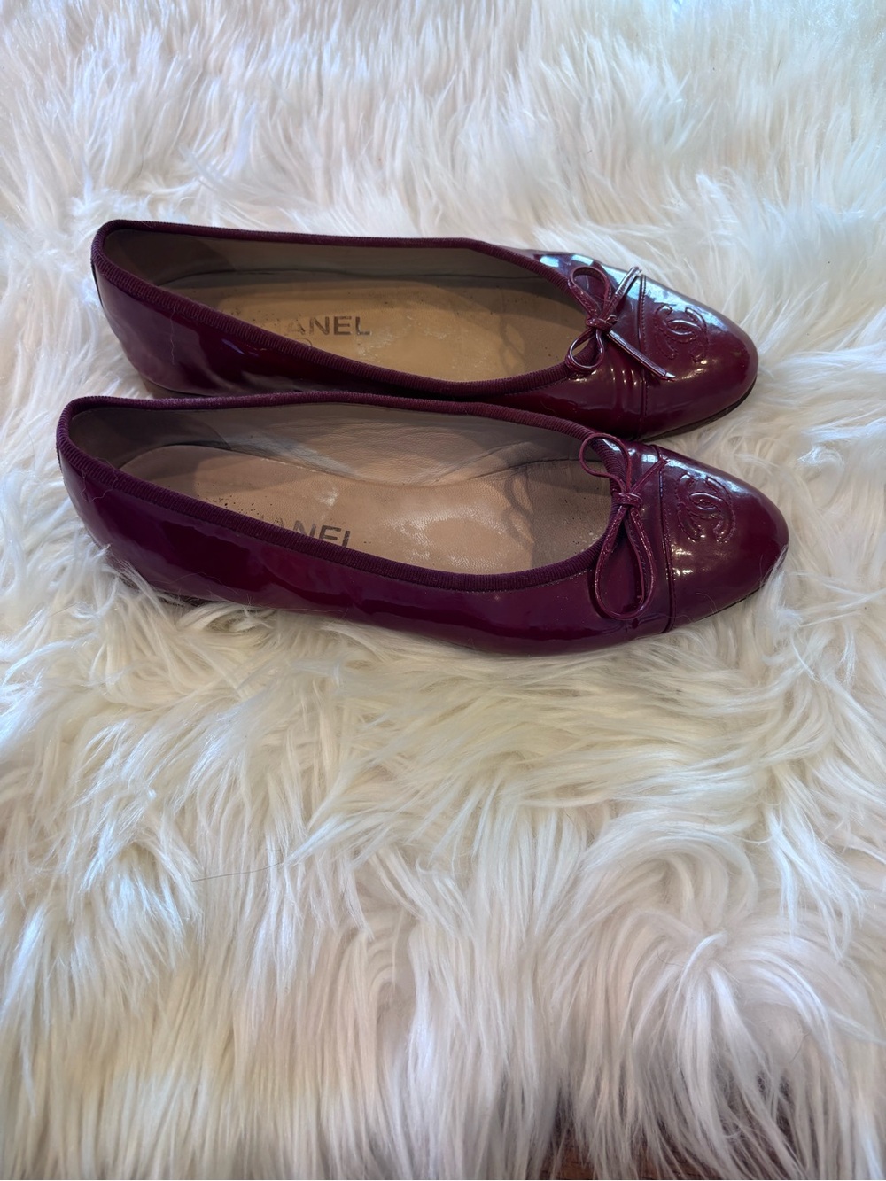 Vintage CHANEL Burgundy Patent Leather Ballet Flats with Bow - Picture 7 of 12